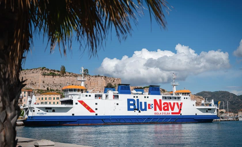 Ferry de Blu Navy en Portoferraio, Elba