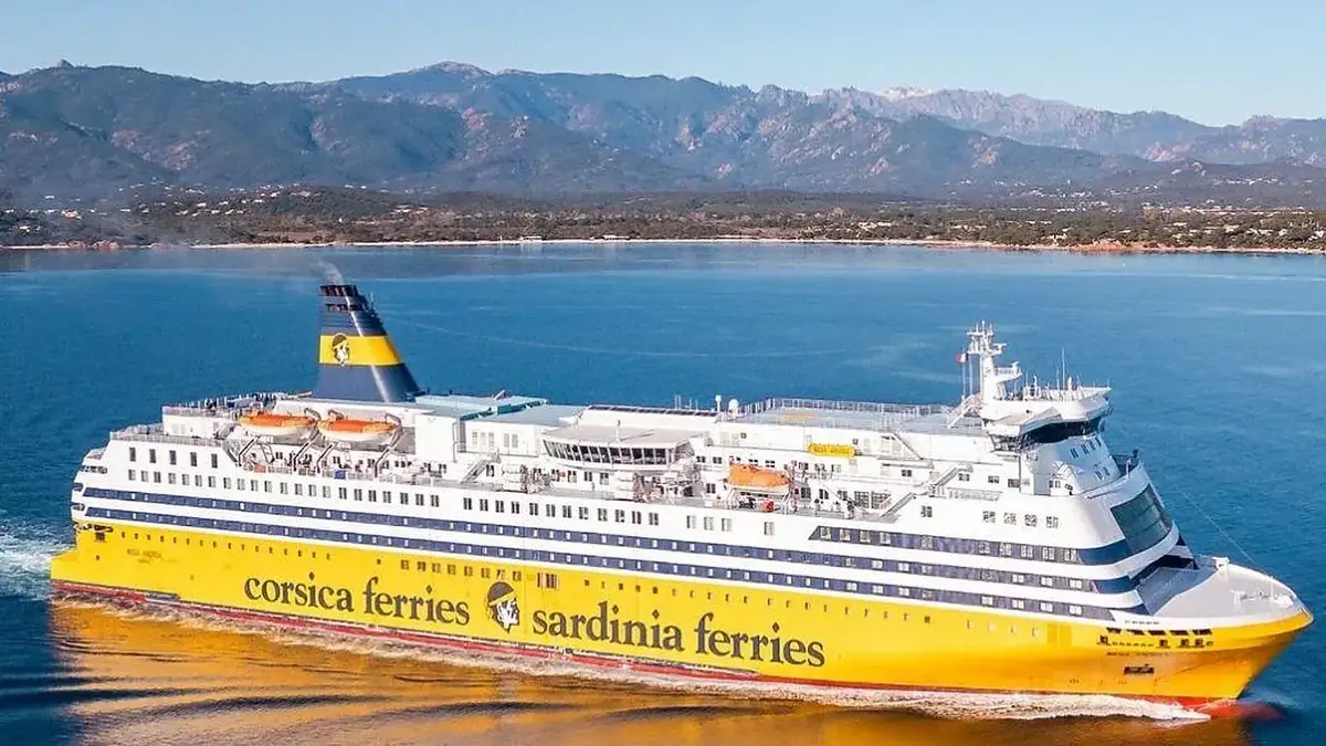 Ferry de Corsica Sardinia Ferries