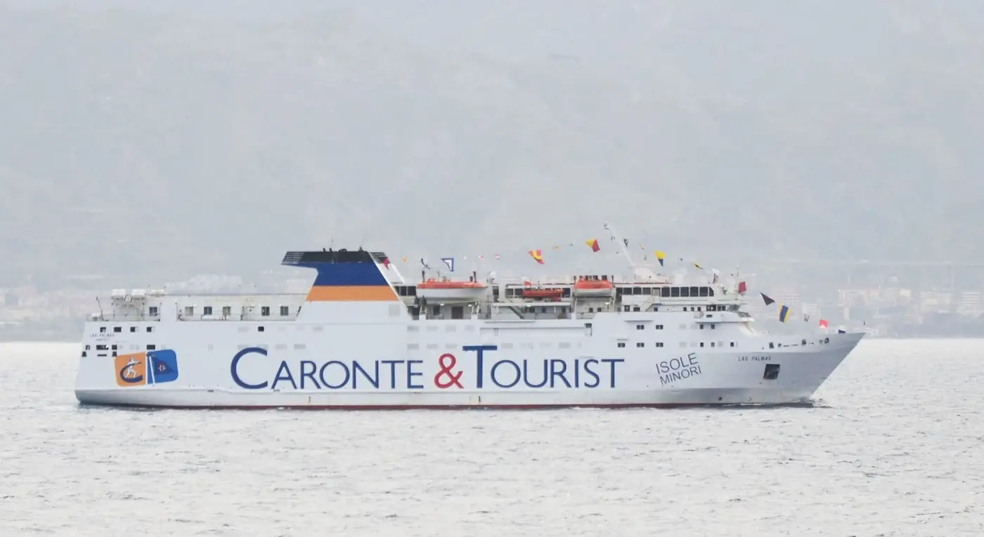 Ferry de pasajeros de Caronte & Tourist Isole Minori – Siremar