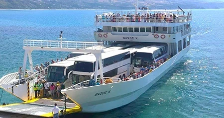 Ferry de pasajeros en la ruta Vasiliki, Lefkada–Fiskardo, Kefalonia